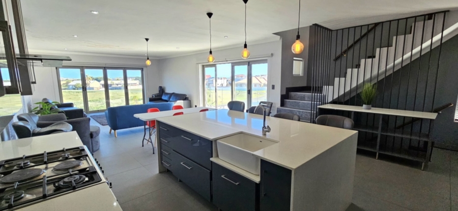 7 Bedroom Property for Sale in Gansbaai Central Western Cape